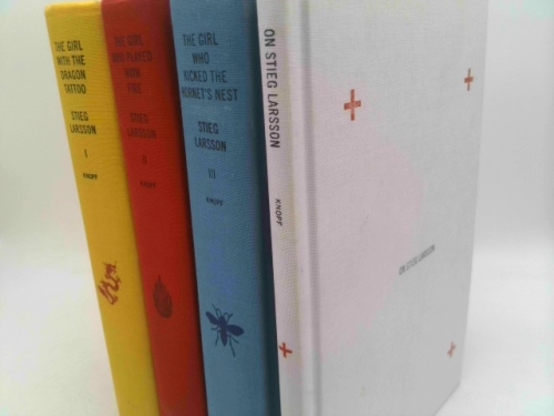 (Stieg Larsson's Millennium Trilogy Deluxe Boxed Set))Stieg Larsson's Millennium Trilogy Deluxe Boxed Set:The Girl with the Dragon Tattoo, the Girl Who Played with Fire, the Girl Who Kicked the Hornet