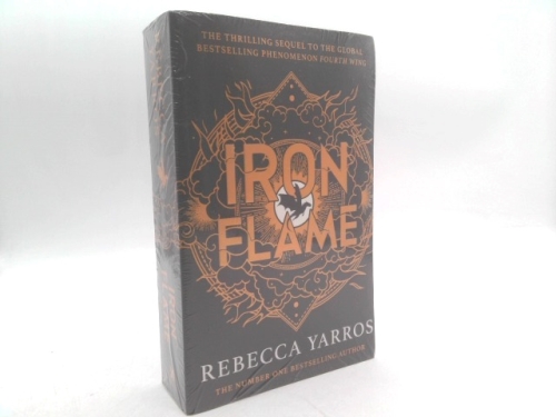 Iron Flame: DISCOVER THE GLOBAL PHENOMENON THAT EVERYONE CAN'T STOP TALKING ABOUT (Empyrean The) (International Edition)