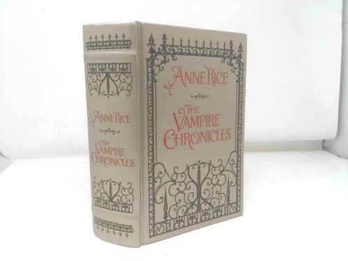 The Vampire Chronicles: Interview with a Vampire, Vampire Lestat and the Queen of the Damned (Leatherbound Classics)