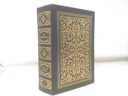Les Miserables (Collector's Edition - The 100 Greatest Books Ever Written)