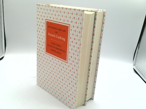 Mastering the Art of French Cooking (2 Volume Box Set): A Cookbook