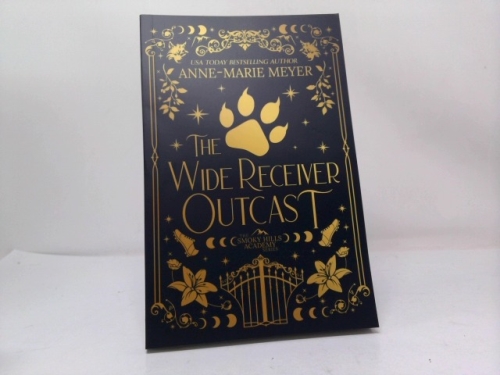 The Wide Receiver Outcast: A Sweet YA Paranormal Romance (The Smoky Hills Academy)