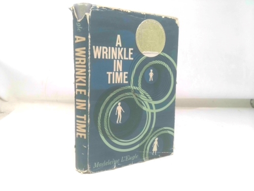 A Wrinkle in Time: (Newbery Medal Winner)